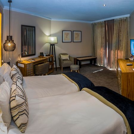 Windhoek Country Club Resort Екстер'єр фото