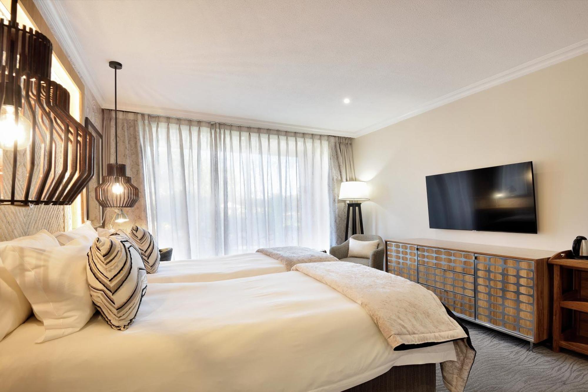 Windhoek Country Club Resort Екстер'єр фото