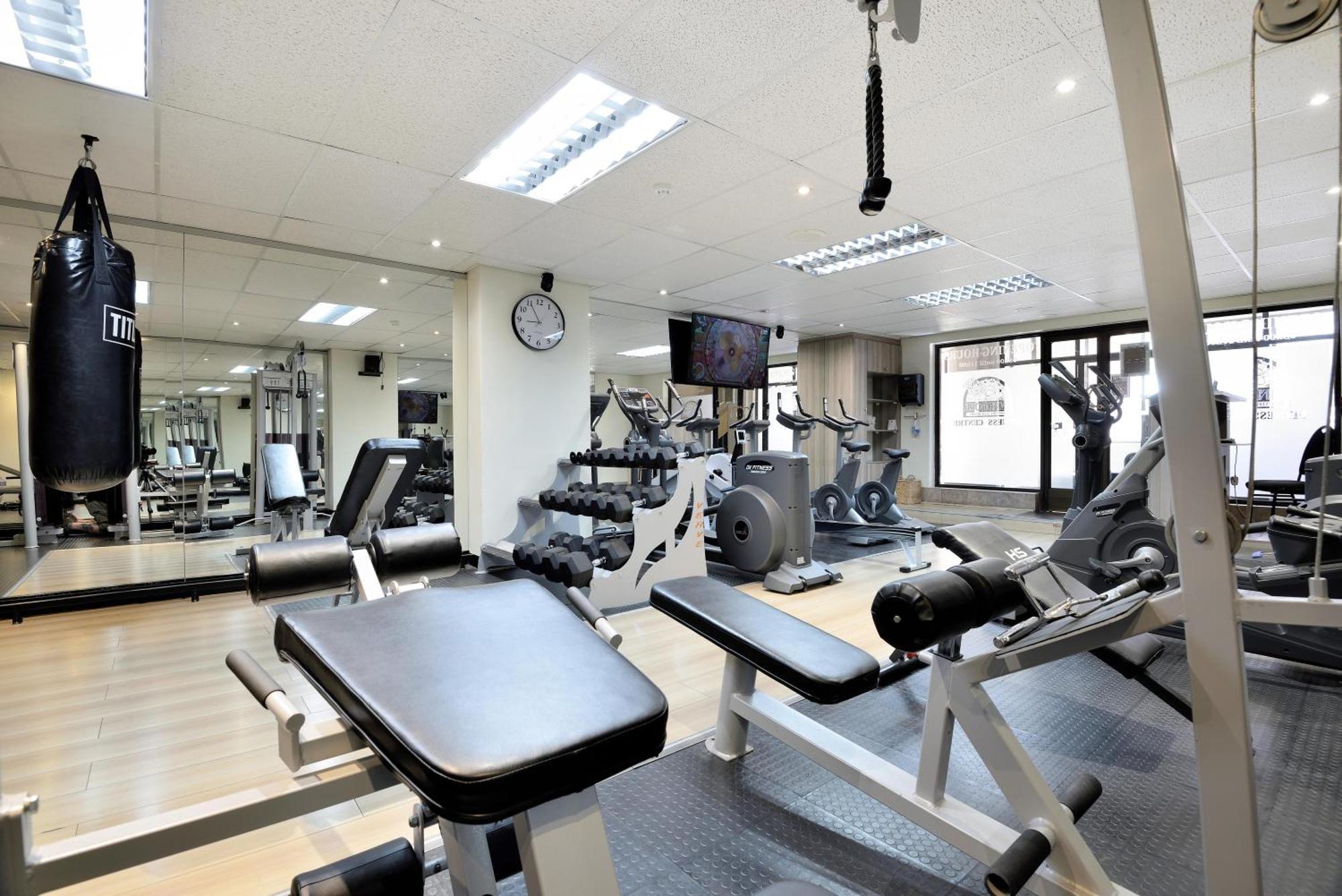 Windhoek Country Club Resort Екстер'єр фото