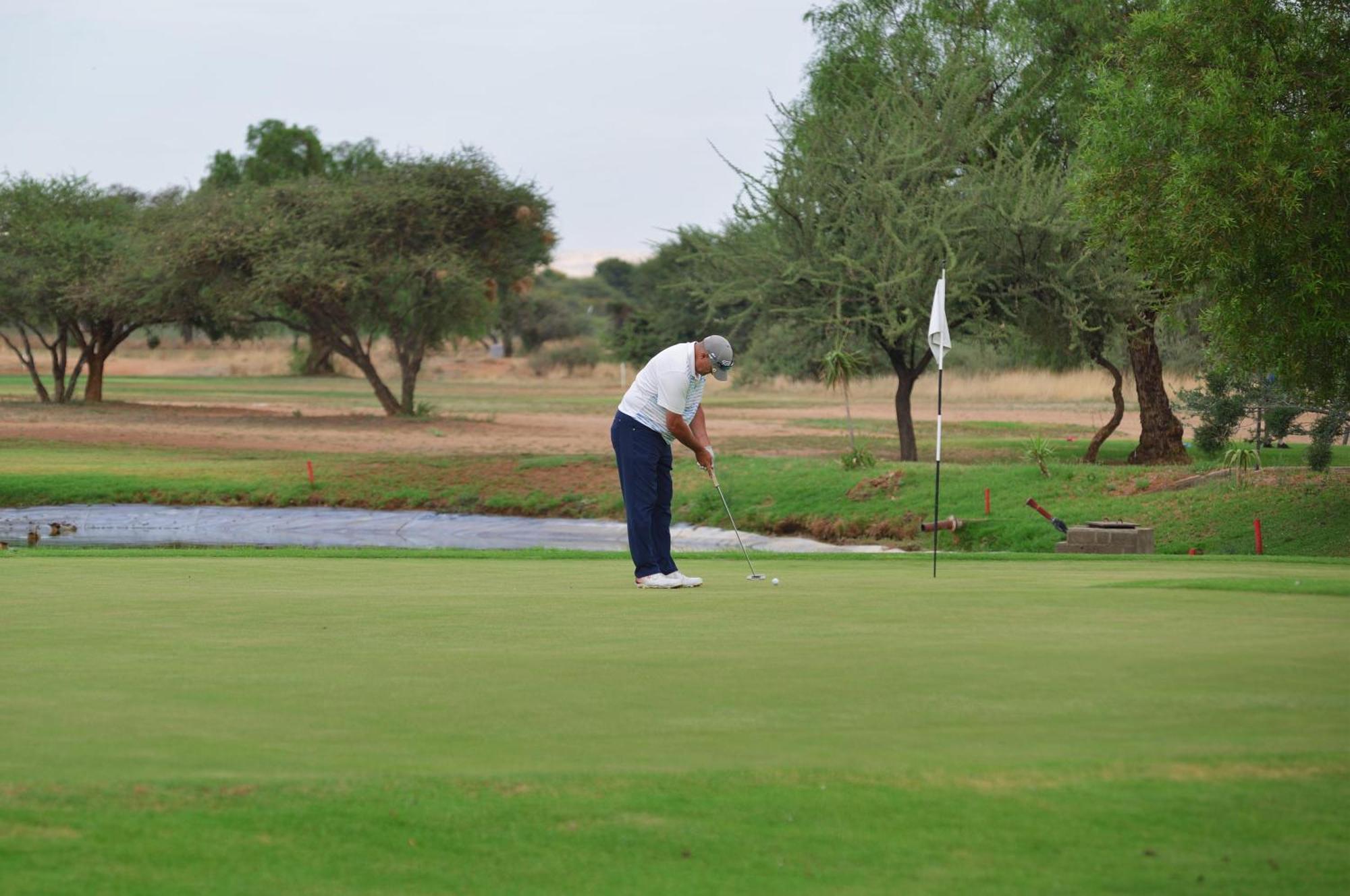 Windhoek Country Club Resort Екстер'єр фото