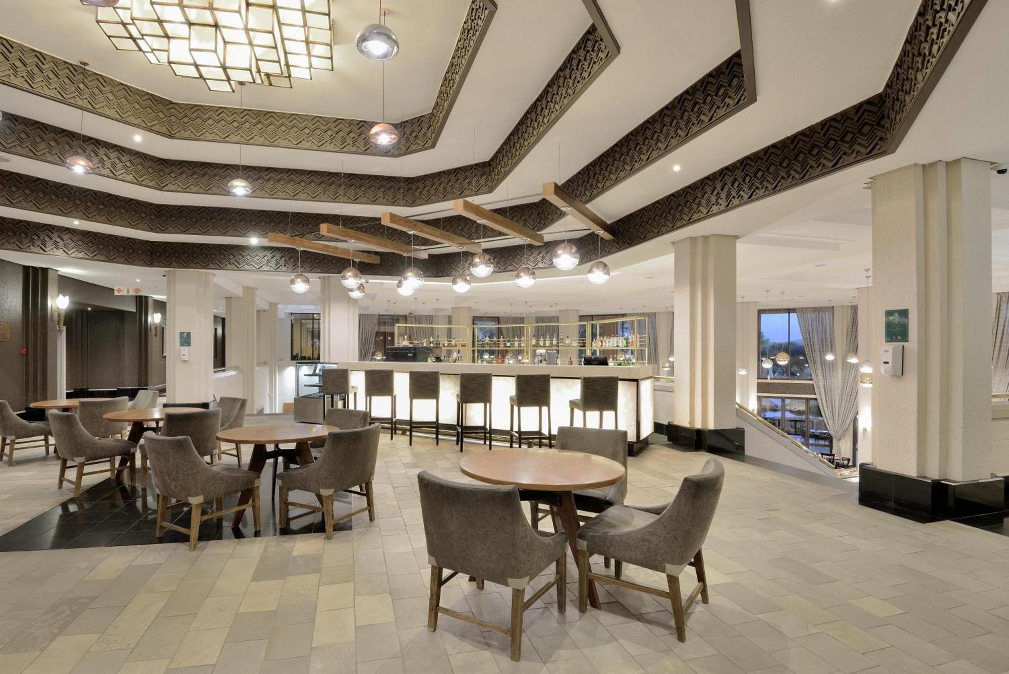 Windhoek Country Club Resort Екстер'єр фото