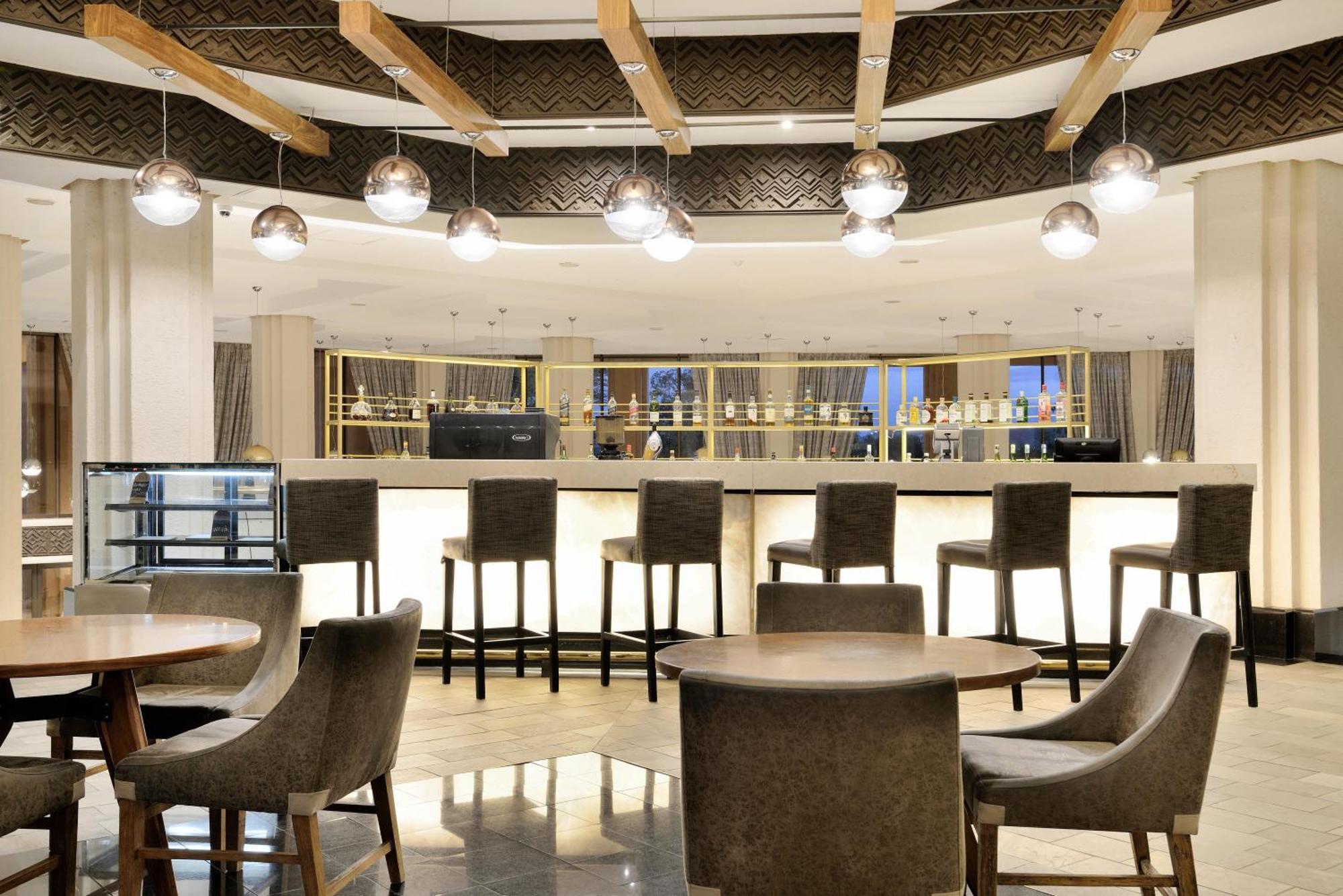 Windhoek Country Club Resort Екстер'єр фото