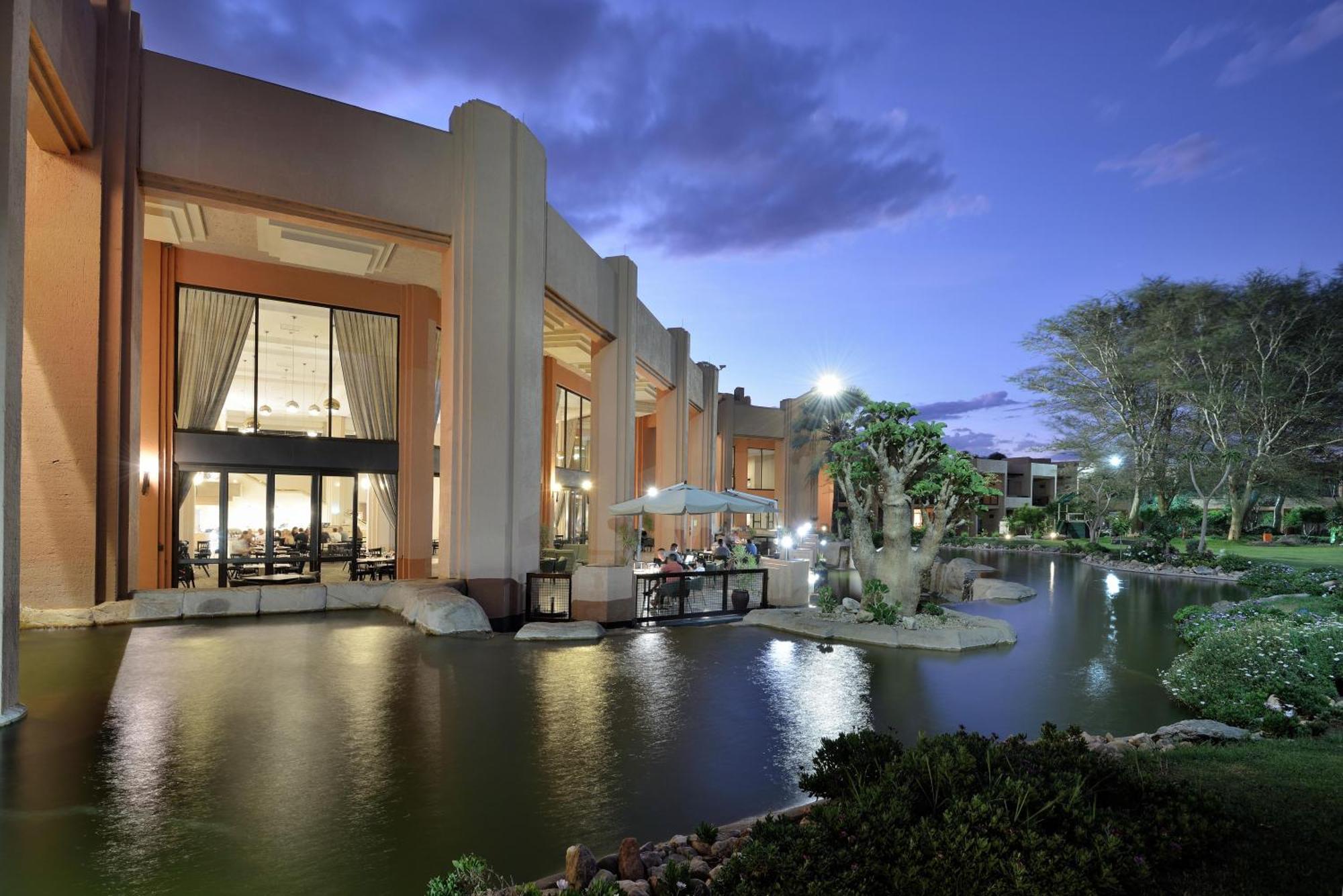 Windhoek Country Club Resort Екстер'єр фото